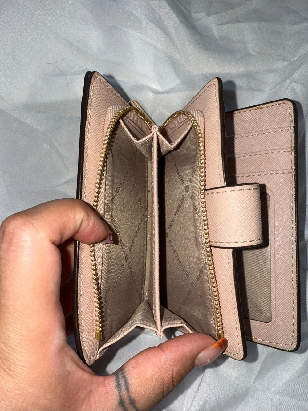 MICHAEL KORS MEDIUM LEATHER WALLET